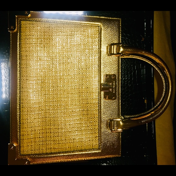 Meet your Posher,your is Christina Alexandrite - Picture 8 of 8